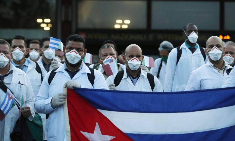 La UE condena prácticas de esclavitud moderna de brigadas médicas de Cuba